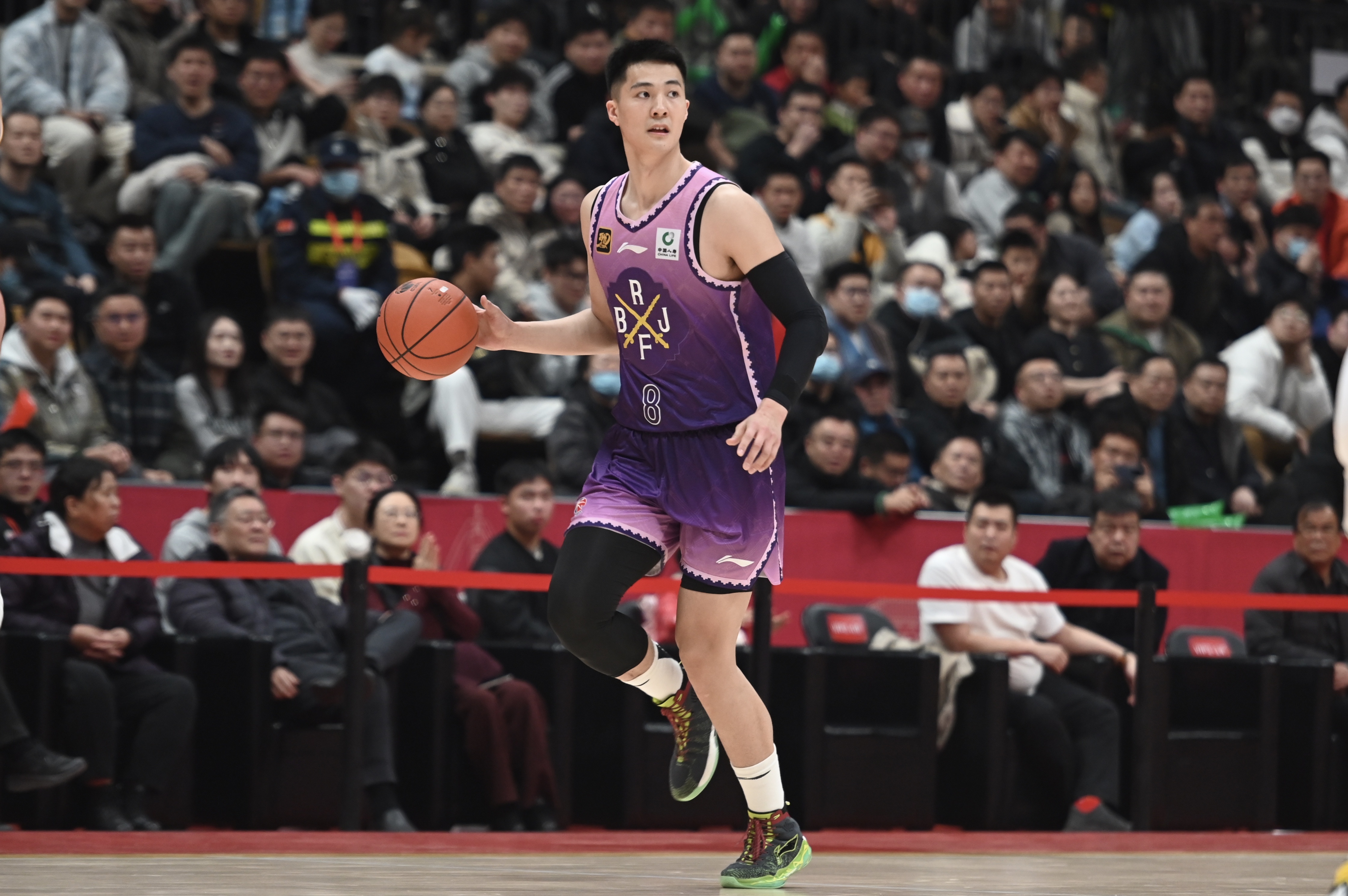 替补高效!朱松玮5中5拿到12分5板2助2断